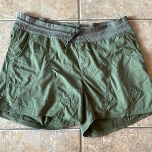 The North Face Shorts size XXL